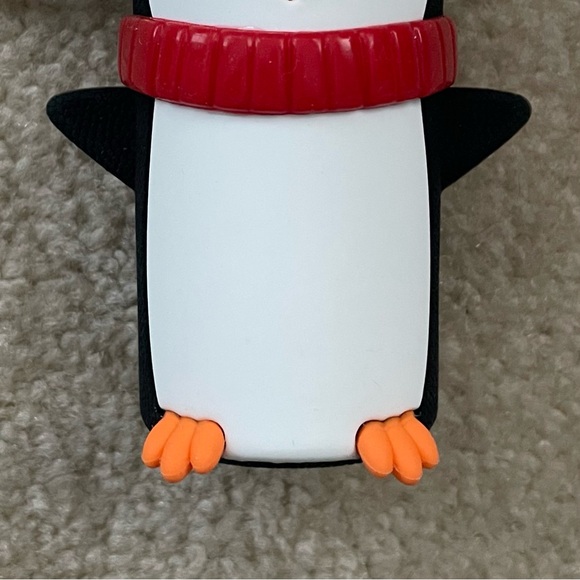 Bath & Body Works Holiday Penguin Hand Sanitizer Spray Holder - Picture 6 of 16
